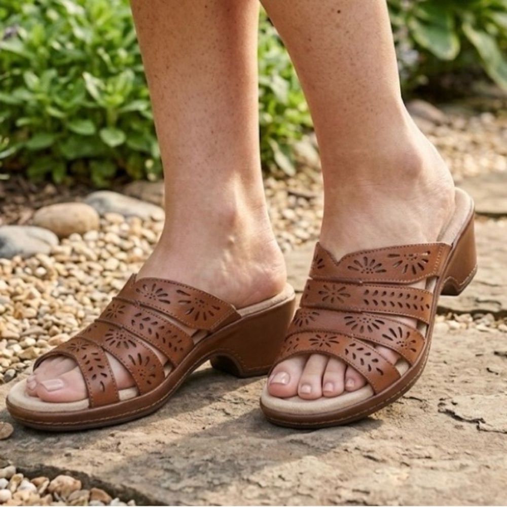 Croft & Barrow Light Brown/Tan Heeled Slide